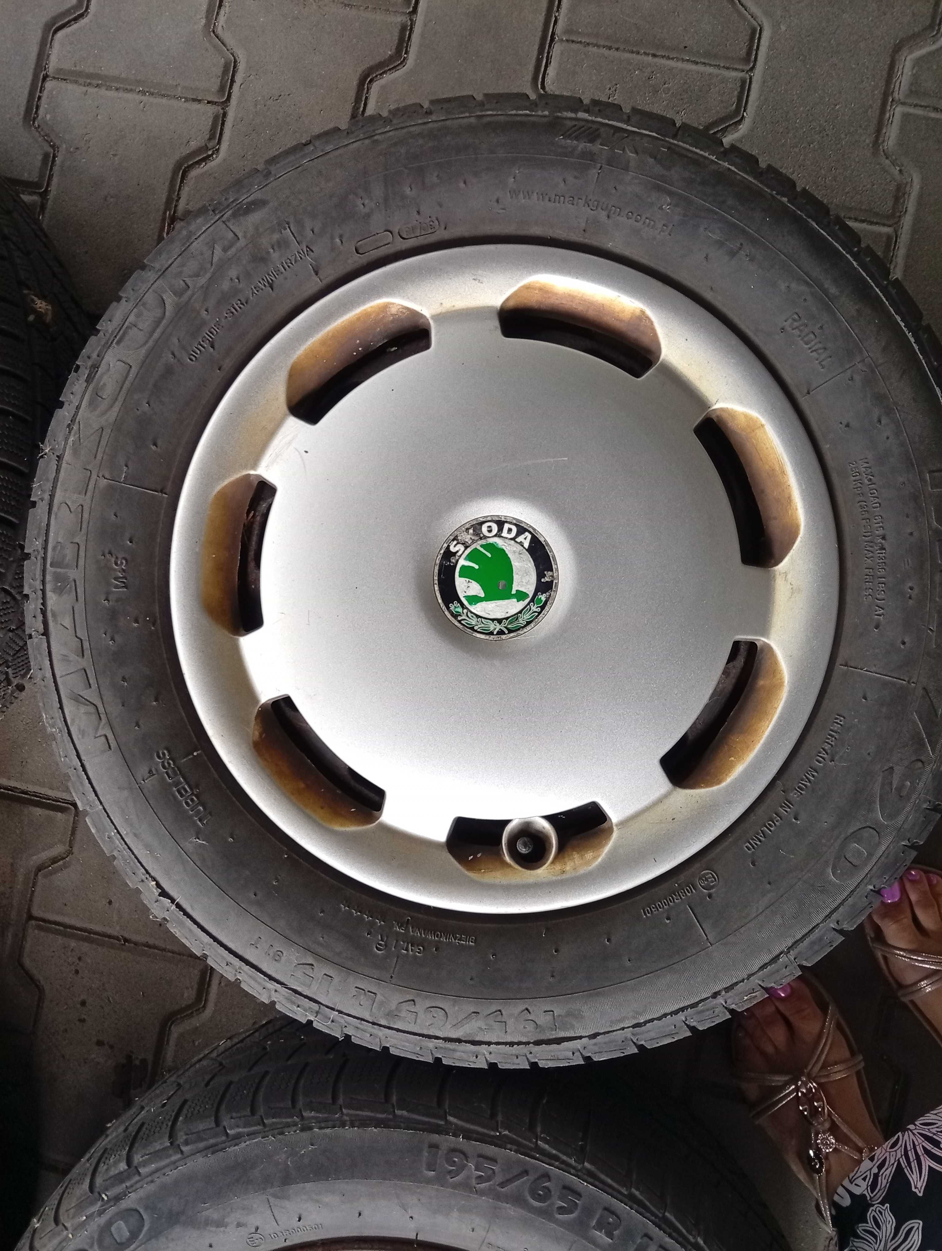 Felgi z oponami zimowymi Skoda Octavia