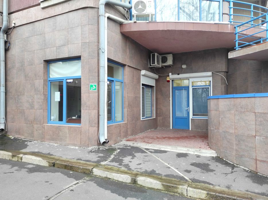 Фасадное помещение. 43м2. ЖК Мерседес. Центр. Окна на парк Шевченко.