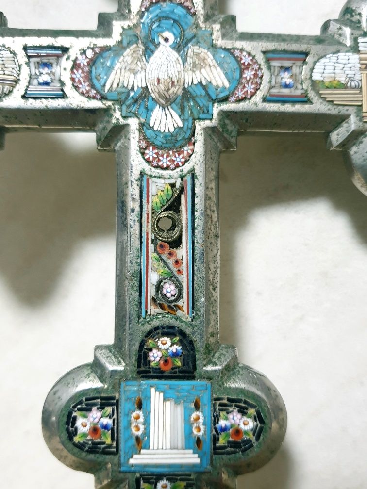 Maravilhoso antigo crucifixo italiano com micromosaicos