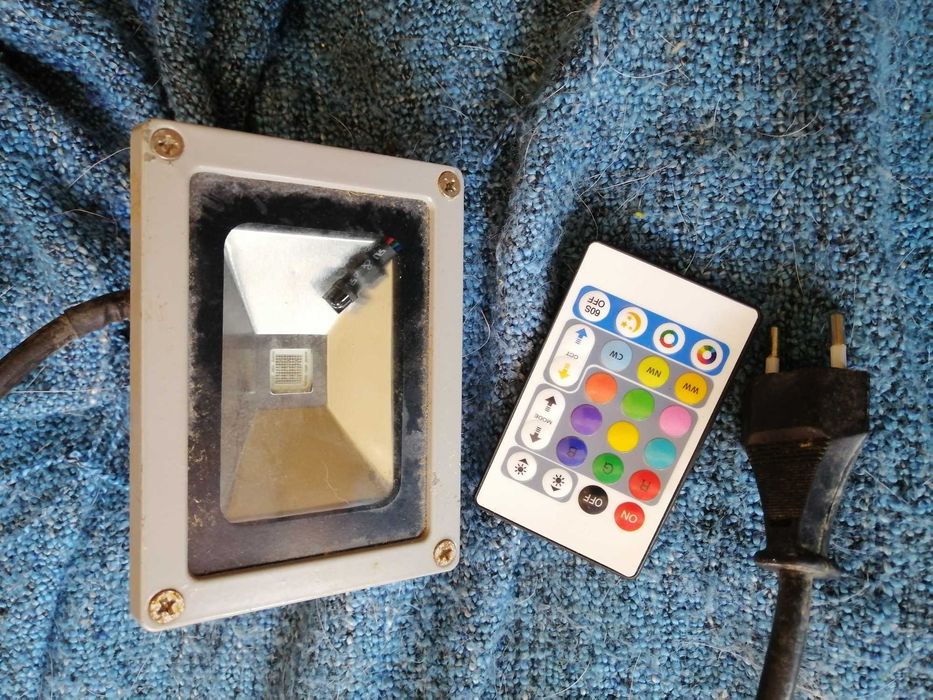 Halogen RGB LED 20W kolorowy pilot dyskoteka , pub , bar