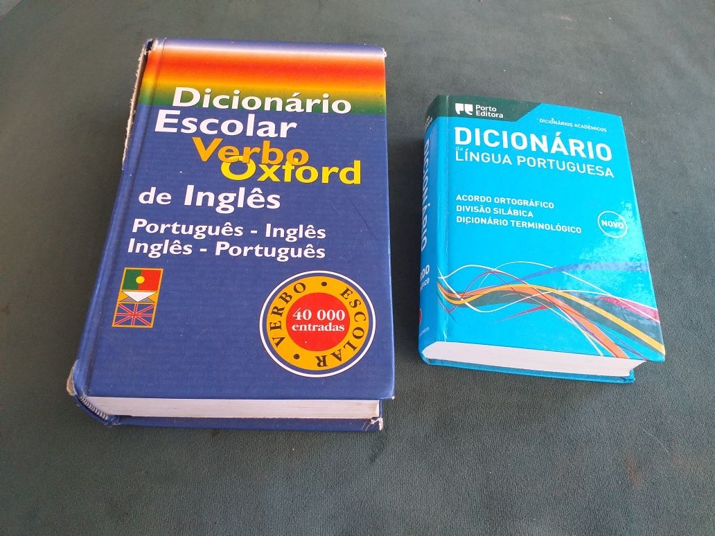 2 dicionários inglês-portuguê 3 agendas não pautados com capas em cort