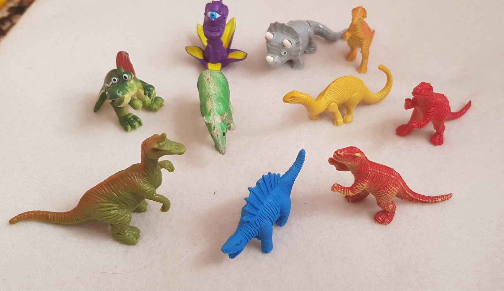 Dużo Figurek stojących Dinozaury