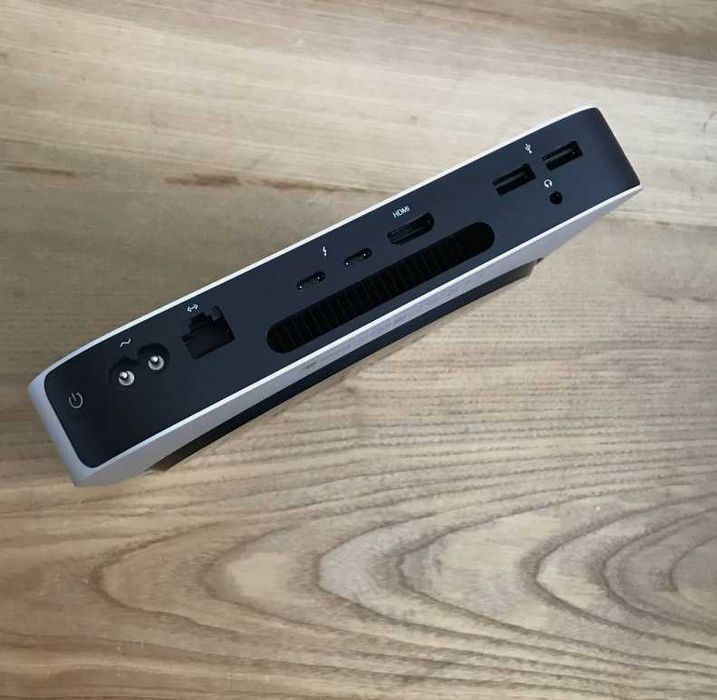 Mac mini 2020 M1, 8GB, 512 GB dysk, monitor SAMSUNG - U32J590 4K Ultra