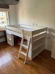 Cama infantil funcional e compacta tipo beliche (meia altura)