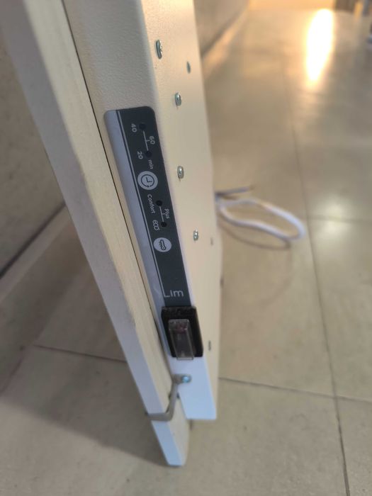 Toalheiro eléctrico branco de parede