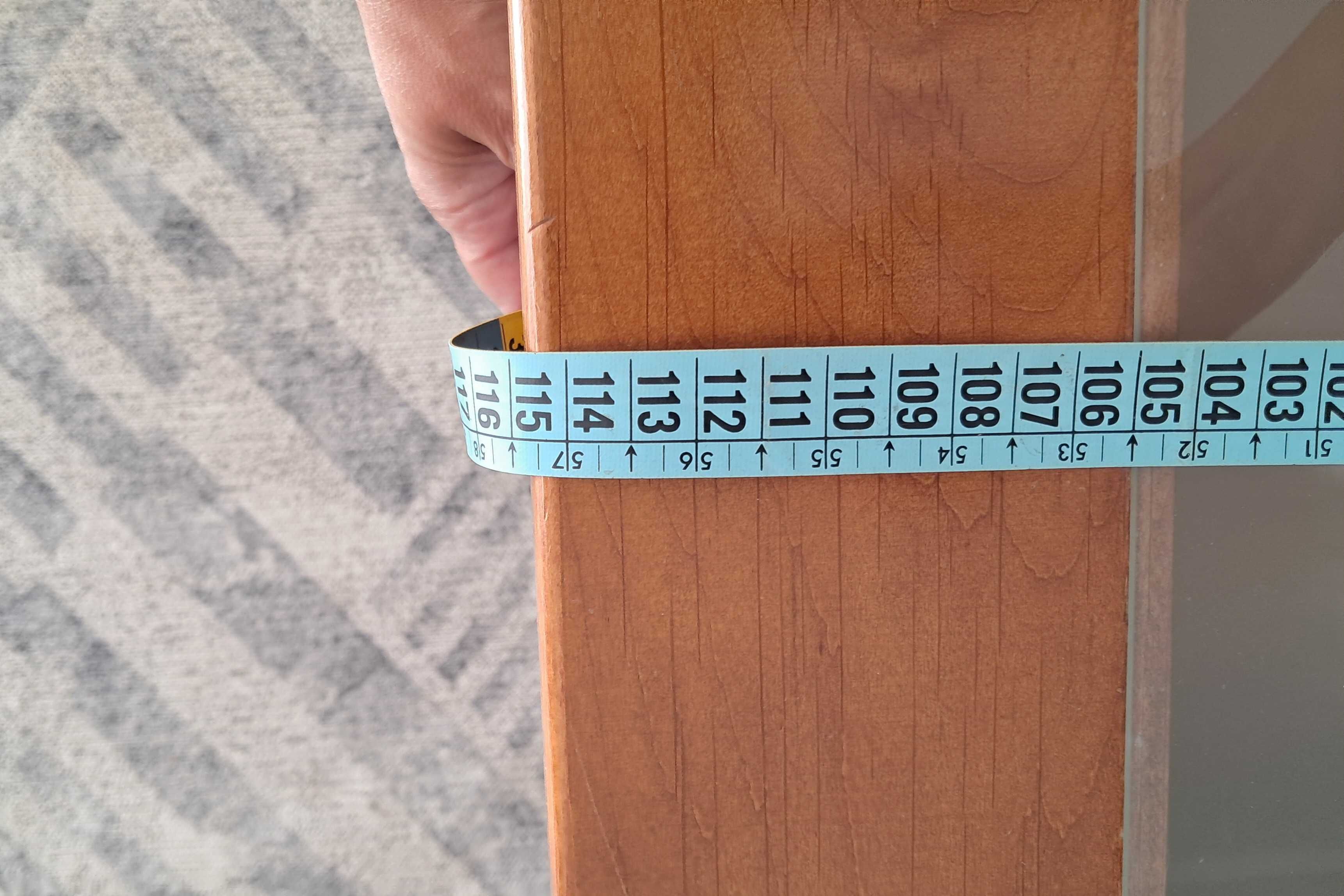 Mesa de centro em cerejeira com gaveta