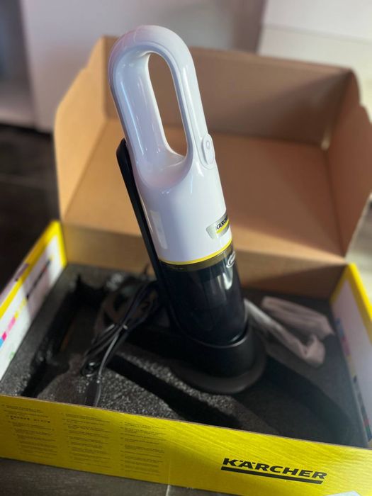 Автомобільний ручний пилосос karcher