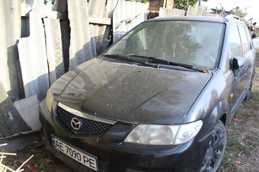 Продается машина Мазда 2002