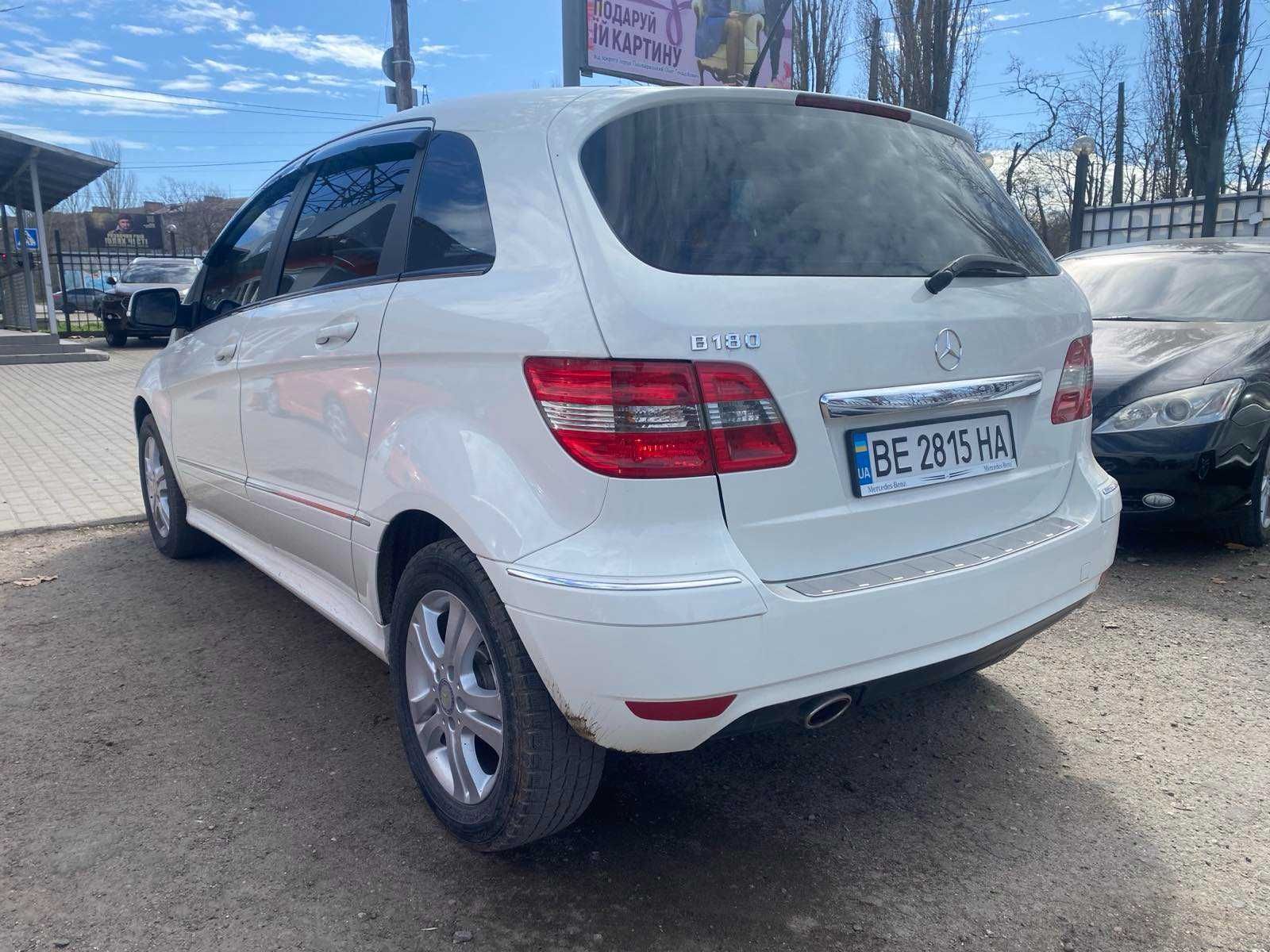 Mercedes-Benz B-Class 2011 року 1,7 л./бензин