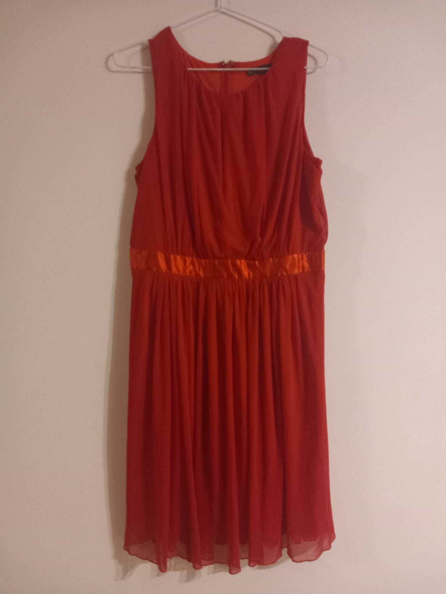Czerwona sukienka tiulowa