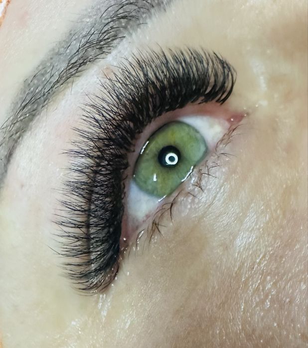 Нарощування вій, корекція та оформлення брів