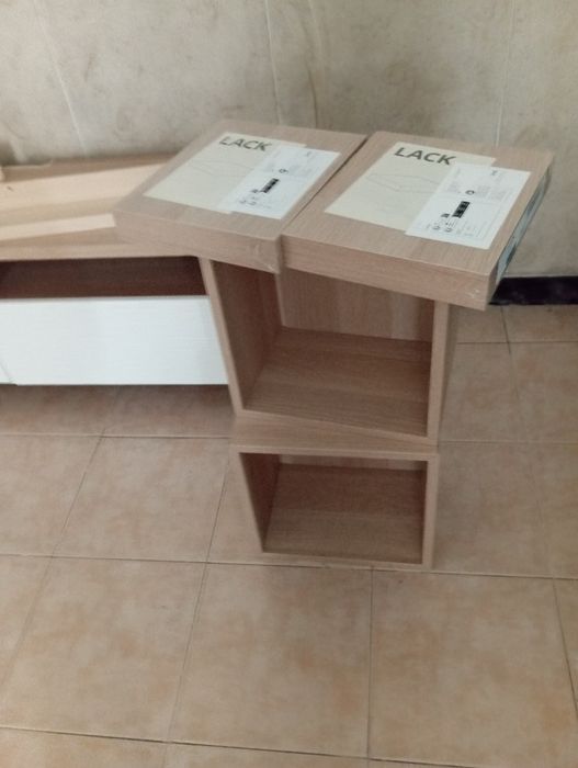 Móvel de TV como novo + oferta de parteleiras "novas"