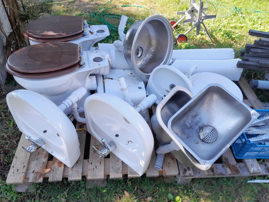 sanitariaty z demontażu różne