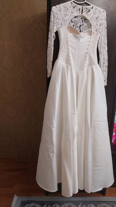 Продам весільну  сукню