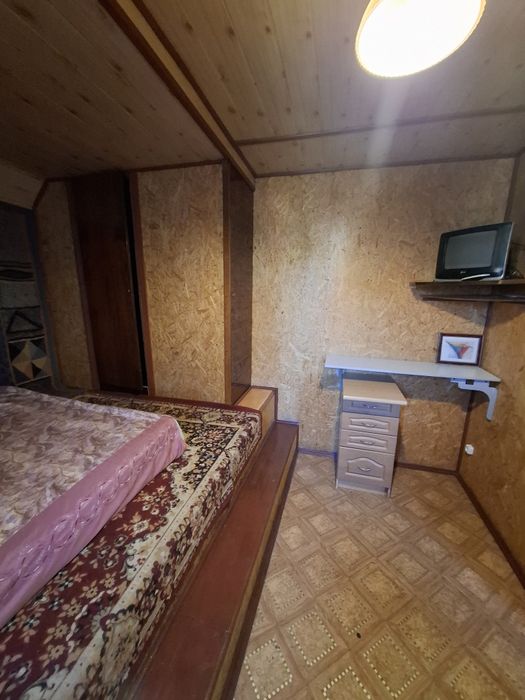 Сдам в Суворовском Р-не Крыжановка 3-х комн.квартира на земле на 2 эт.