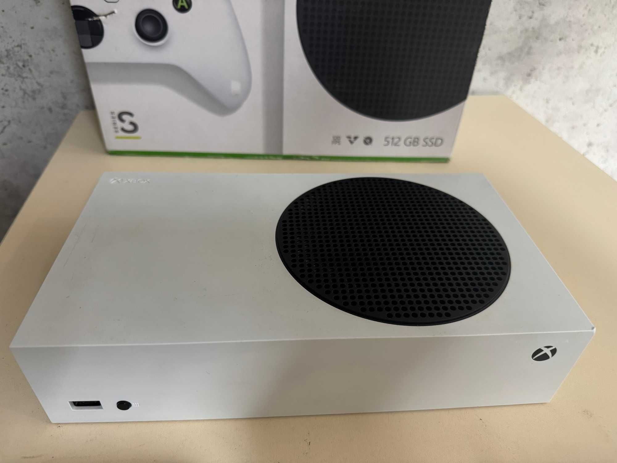 Xbox Series S 512GB SSD + dwa pady