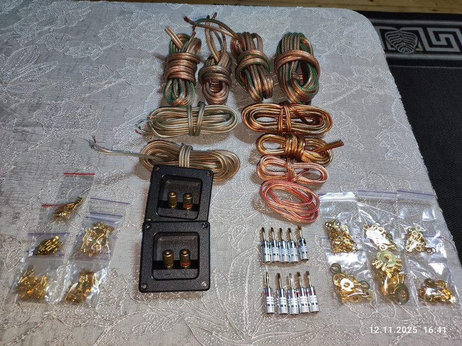 Nakamichi Конектори Штекери, Кабелі