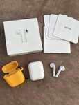 AirPods 2 original. В хорошем состоянии Эир подс.