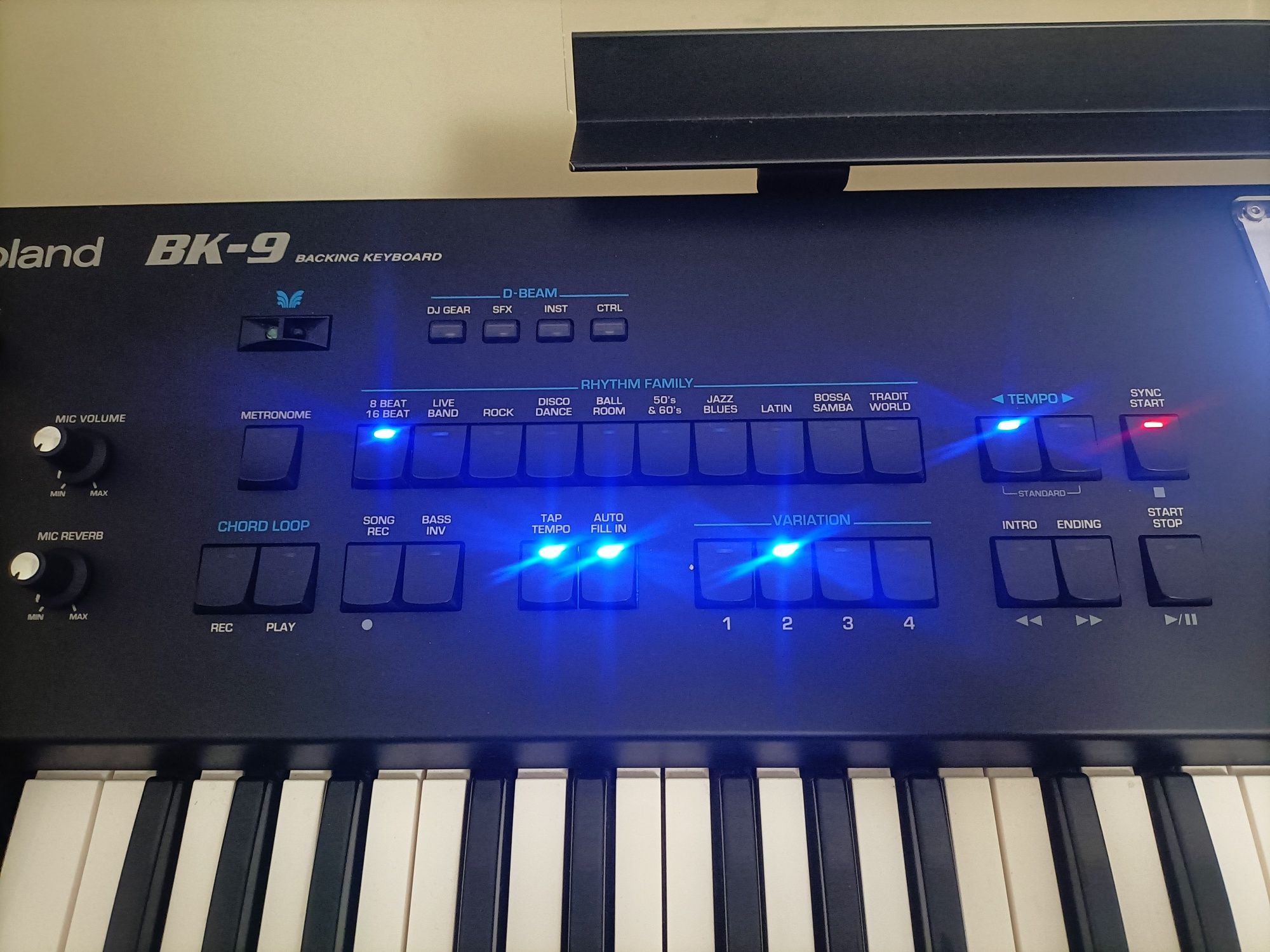 Vendo Teclado Roland BK-9 impecável