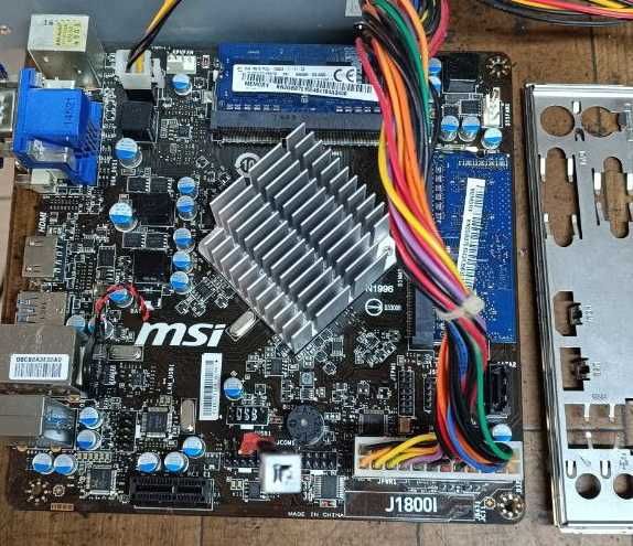 Комплект MSI J1800I, Intel Celeron J1800, 4 ГБ