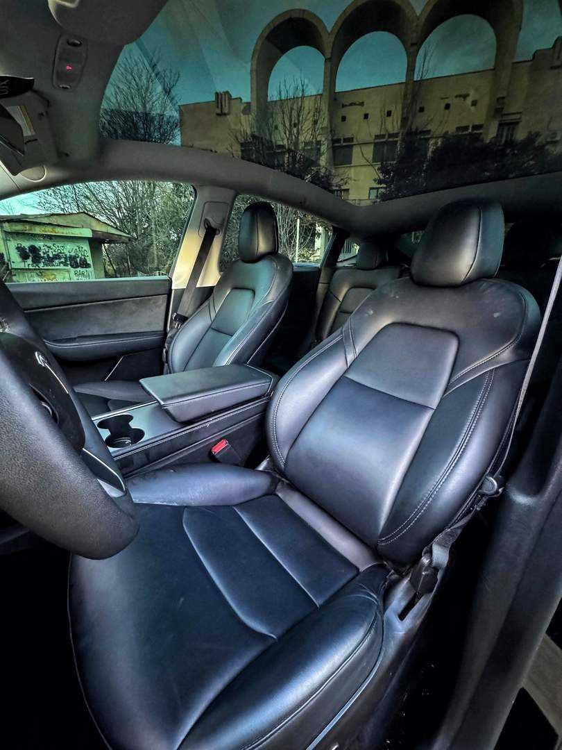 Tesla Model Y 2022 рік