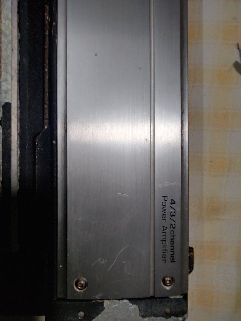 Amplificador auto Kenwood