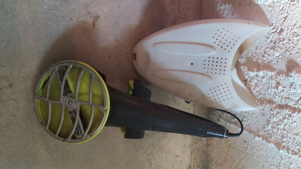 Elektryczne Nożyce do formowania żywopłotu ,   z pojemnikiem