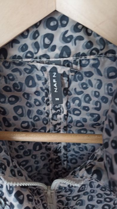 Casaco guarda vento animal print NafNaf 38