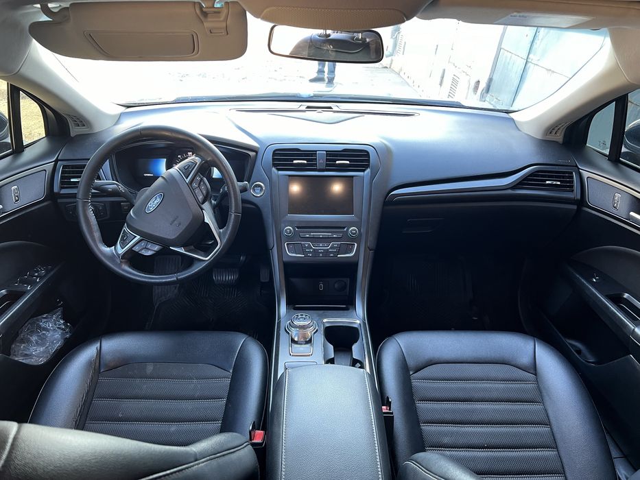 Оренда авто, прокат авто гібридне авто