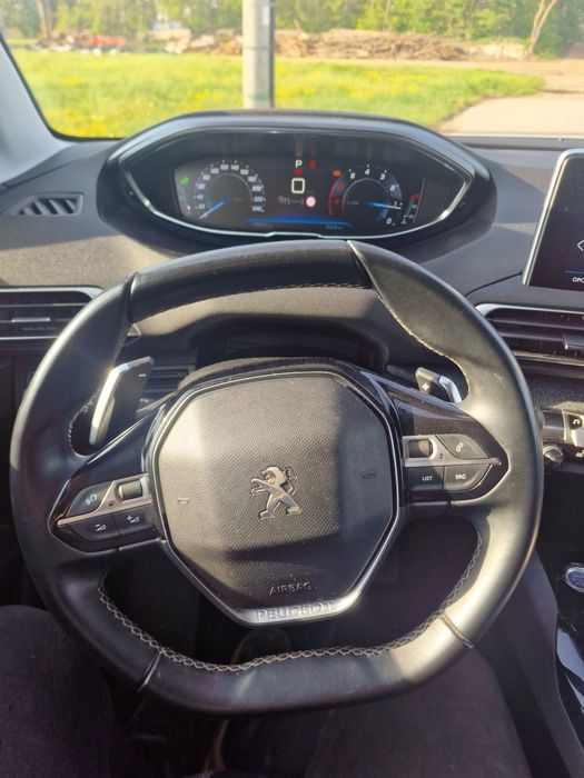 Peugeot 5008 1.6 PureTech 181 km benzyna 7 osobowy hak