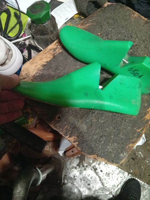 Обувные колодки (жовті та зелені)