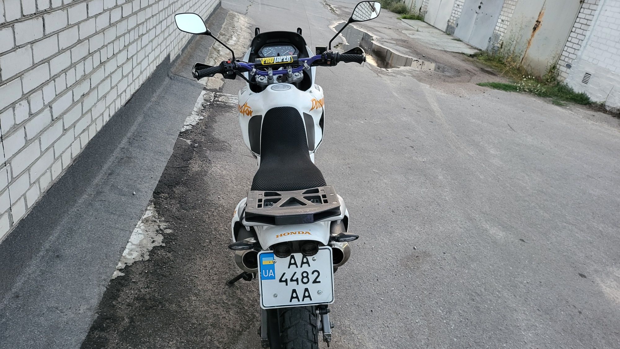 Honda NX650 Dominator