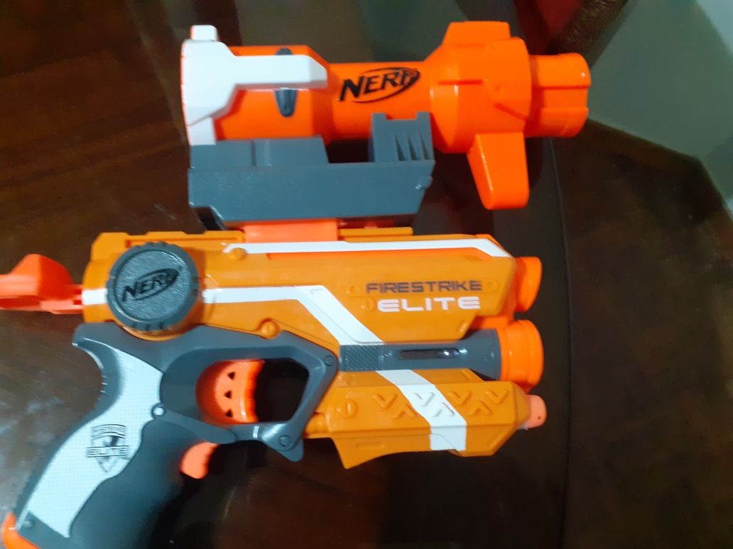 Vários brinquedos NERF