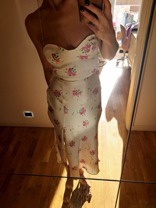 Zara sukienka odkryte plecy