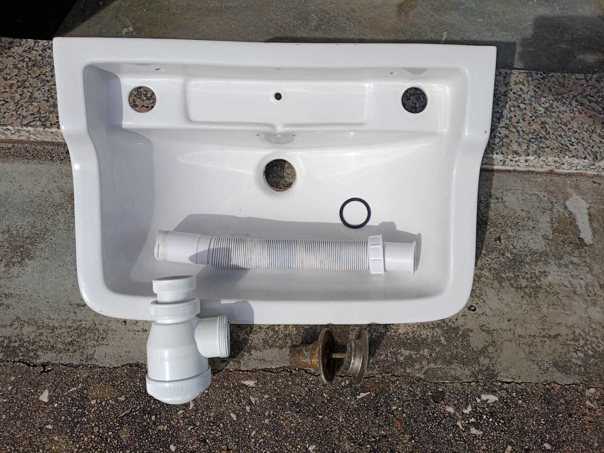 Lavatório WC Lava-Mãos c/ acessórios canalização. Antigo, vintage