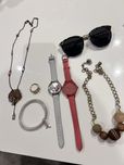 Zegarki 2 sztuki okulary sloneczne oraz biżuteria zestaw AVON