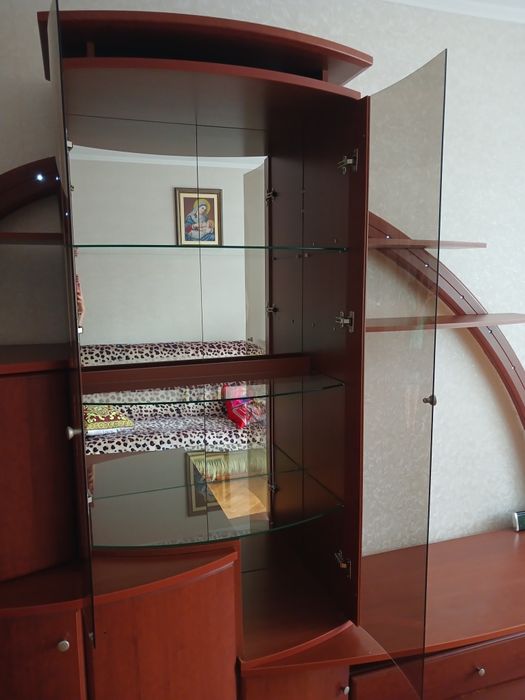 Шафа в вітальню. Не нова.