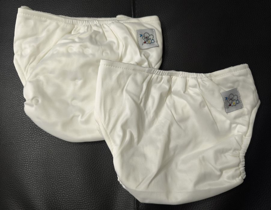 Conjunto de duas fraldas reutilizáveis novas