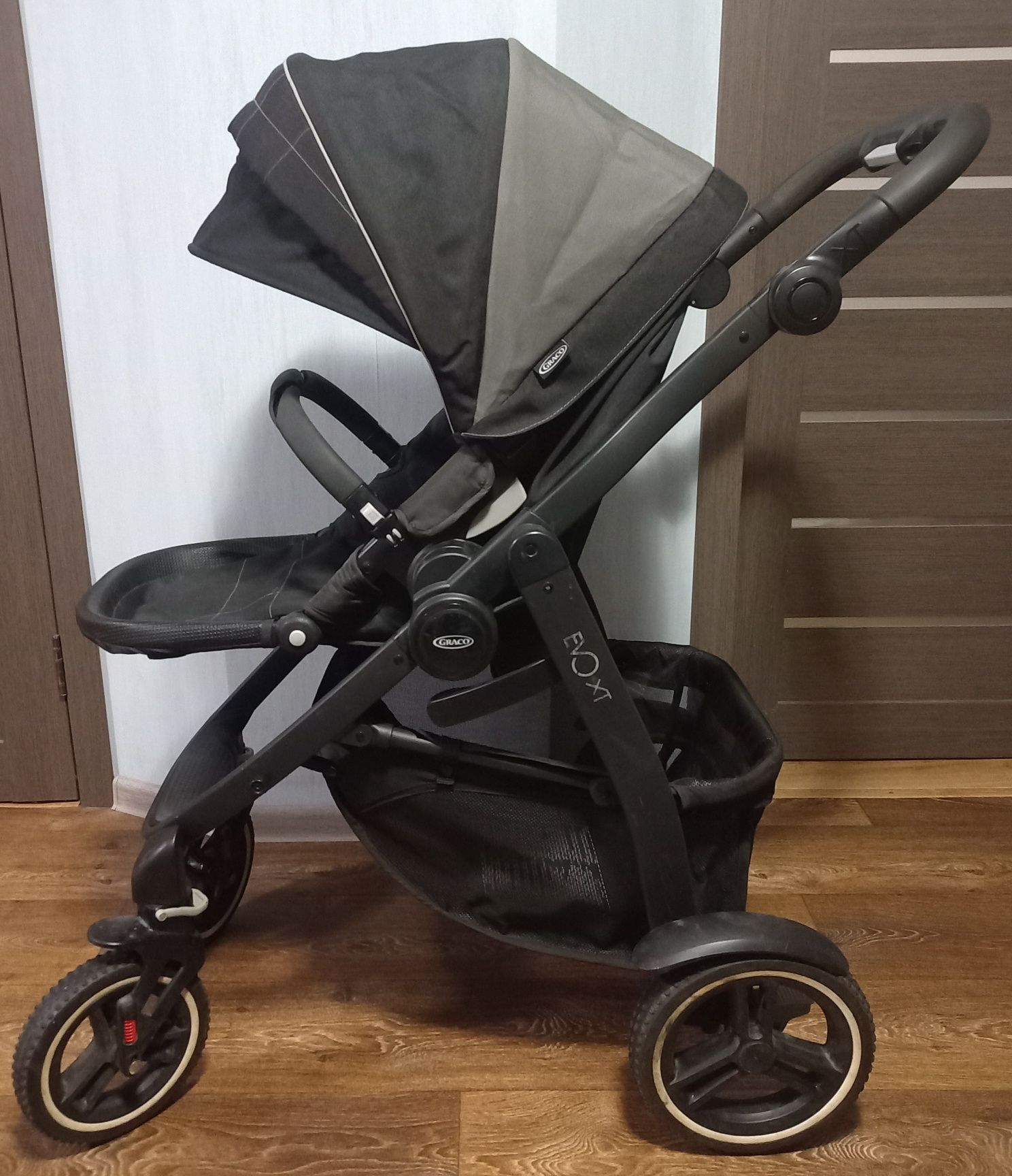 Універсальний візочок Graco Evo XT 2 в 1