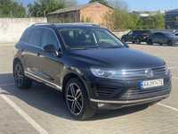 Volkswagen Touareg 3.0-TDI-2017 год.