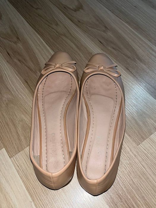 Лодочки кожаные бежевые 39