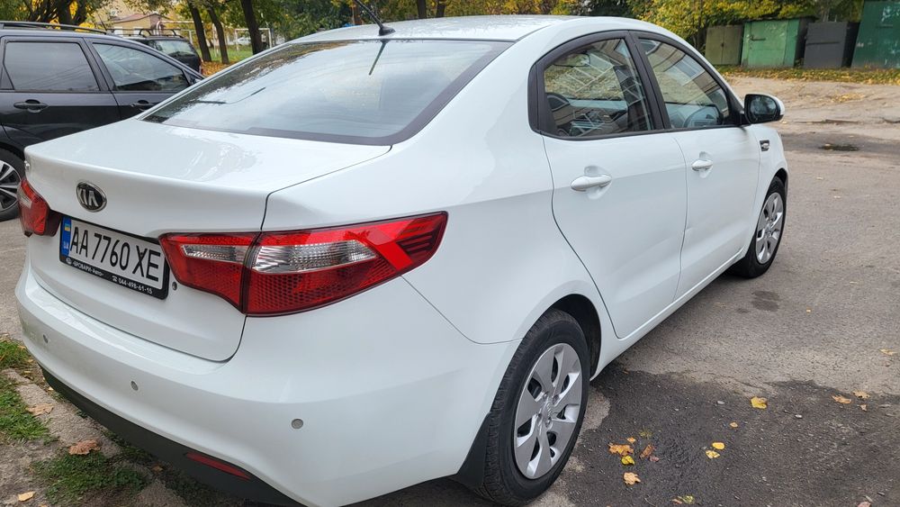 Kia Rio автомат 1,4 бензин