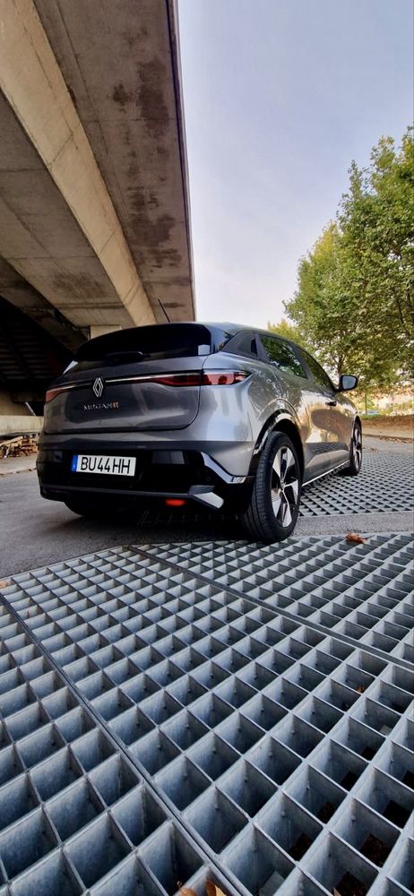 VENDE RENAULT MEGANE E-TECH 100% SEMI-NOVO