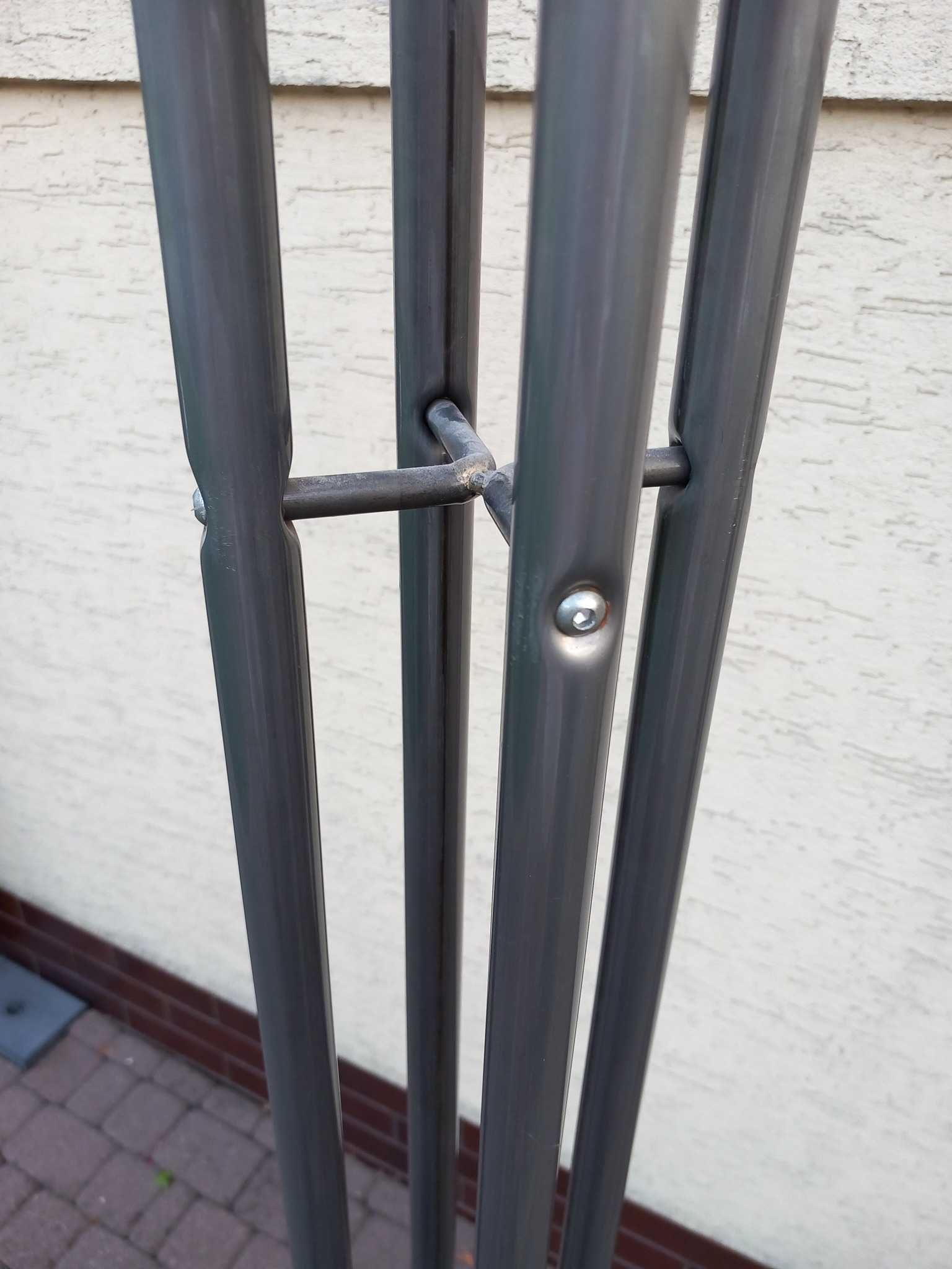 Wieszak metalowy 16 wieszaków