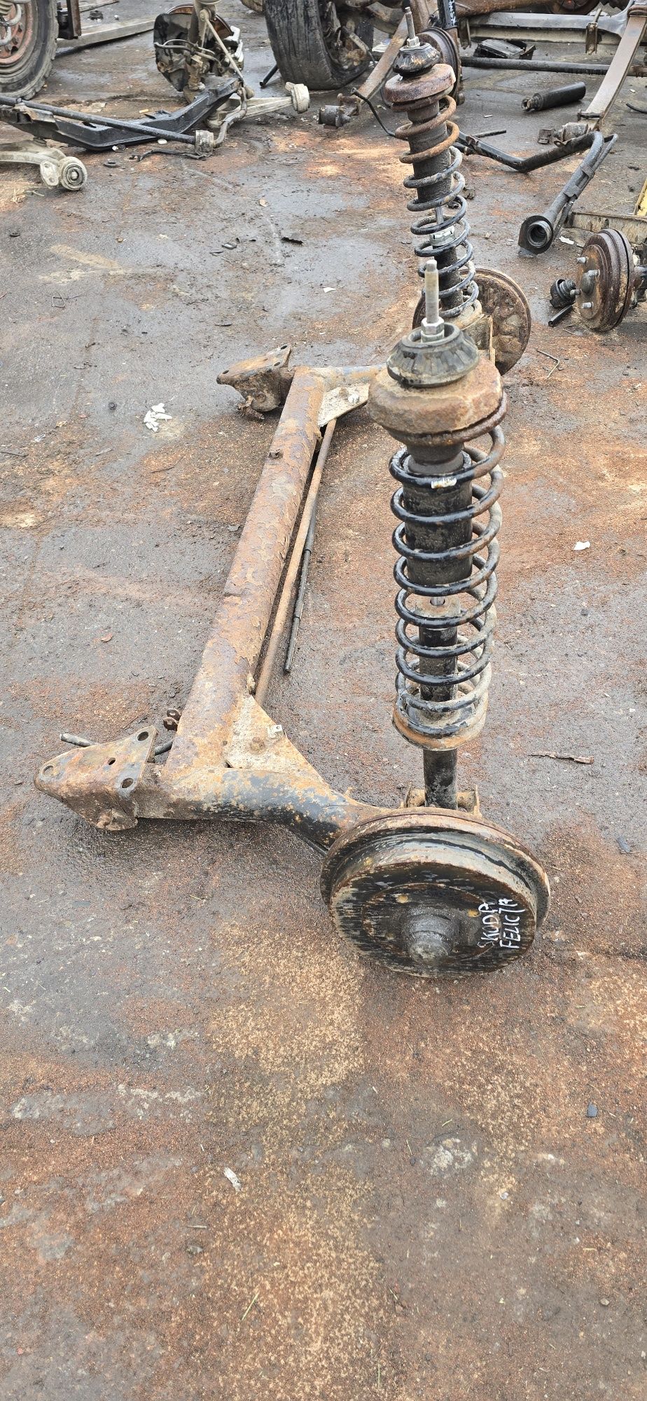 Belka zawieszenia tylna Skoda Felicia  1,3  2000rok