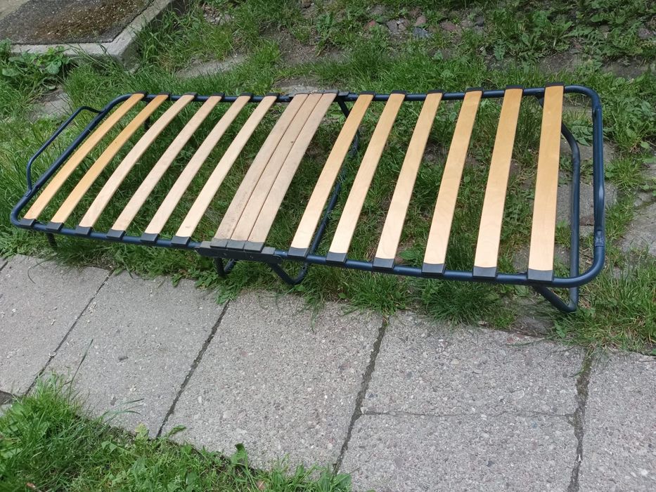 Łóżko składane turystyczne polowe