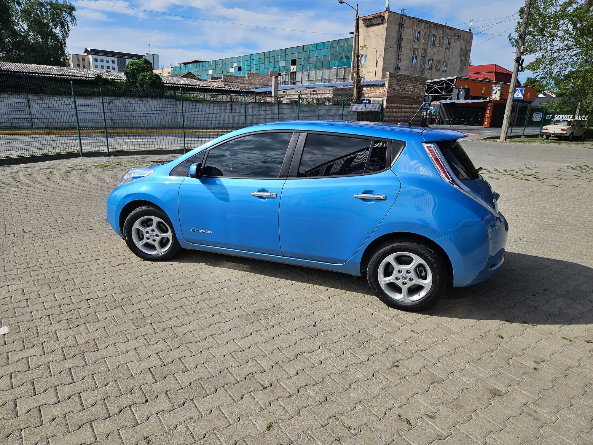 Nissan Leaf SV 2013