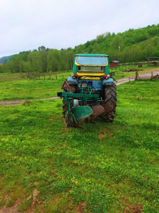 Трактор ЮМЗ в хорошому стані