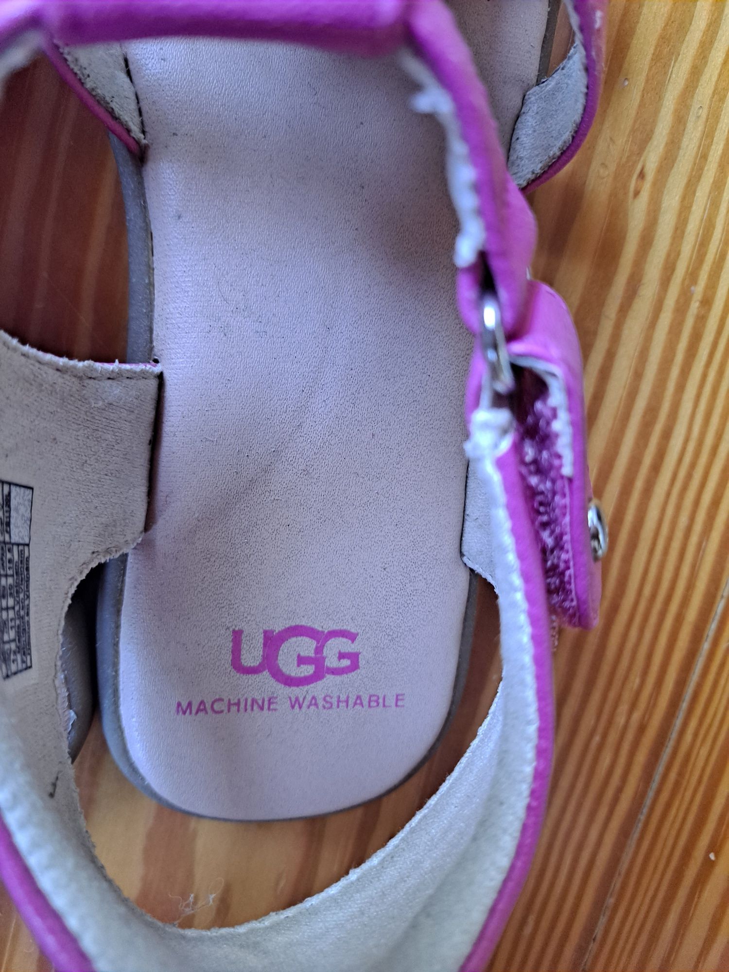 Босоніжки (сандалі) UGG оригінал розмір 30 на дівчинку, в ідеалі