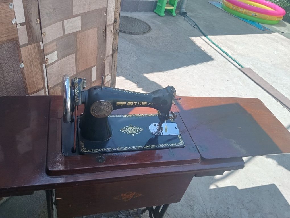 Продам швейну ножну машинку випуску 1988 року самовивоз !